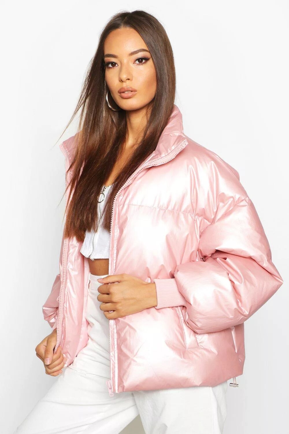 Перламутровые куртки. Розовая перламутровая куртка. Куртка перламутровая женская. Пуховик розовый перламутр. Розовый перламутровый пуховик.