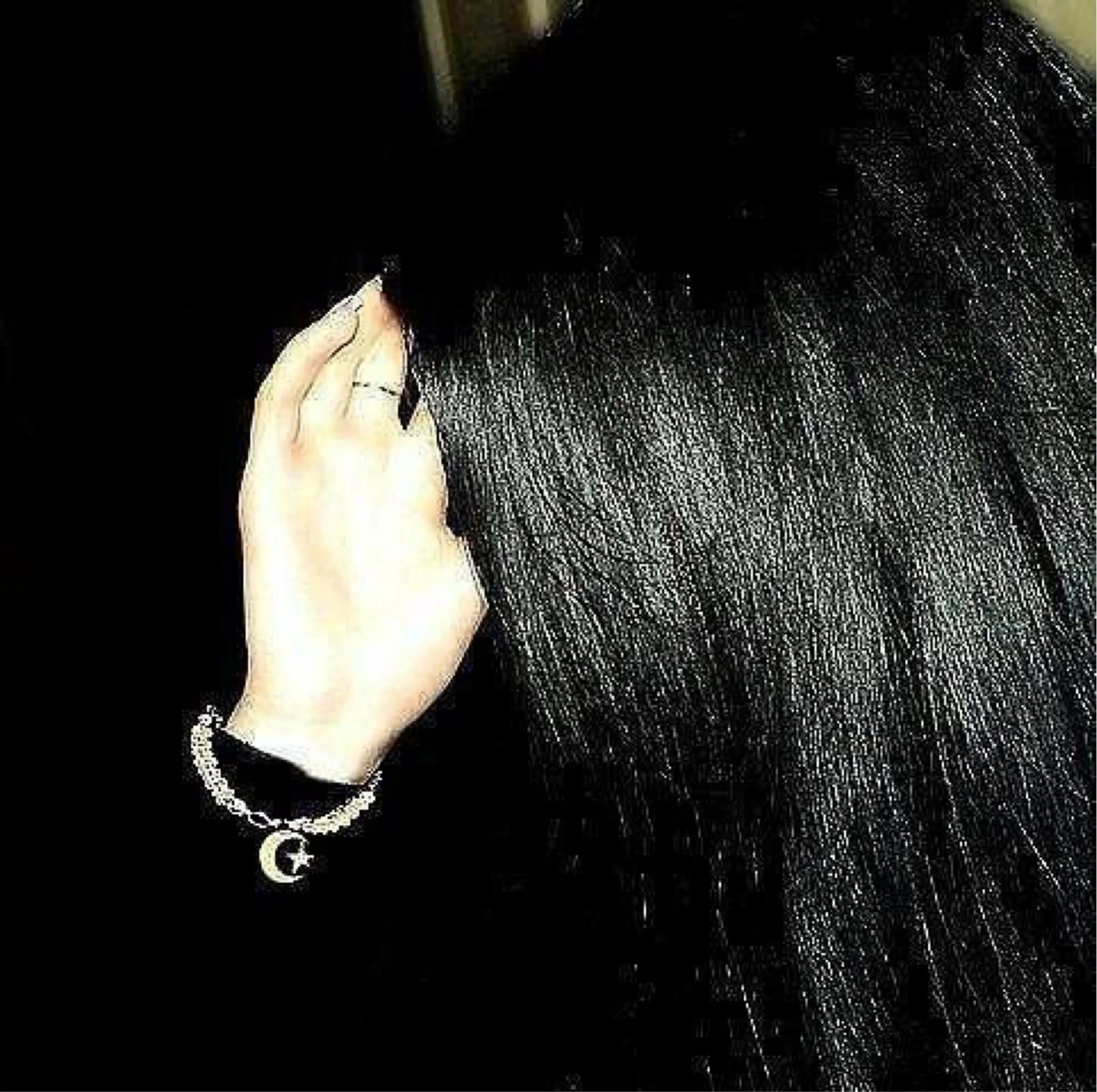 Черные волосы на аву. Девушки Кавказа со спины. Devushla so spini s chornimi volosami. Брюнетки с длинными волосами. Девушка с черными волосами.