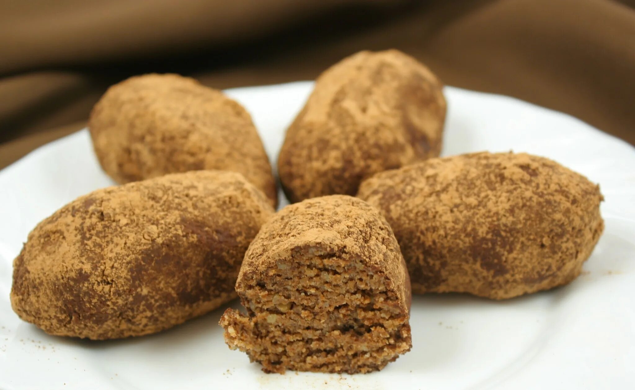 пирожные картошка из печенья. пирожное картошка с печеньем. пирожное картошка из печенья домашний рецепт простой. шоколадная картошка. сладкая картошка из печенья.