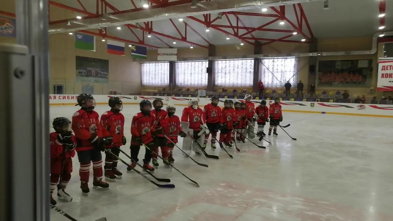 Хоккейная команда сибирь лангепас. Лангепас спорт. Хк сибирь лангепас. Хоккейный корт лангепас. Александр николаевич нохрин президент хоккей амурская область.