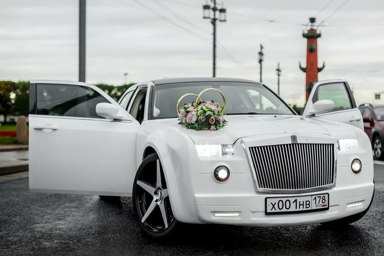 Свадебный Роллс Ройс. Крайслер Роллс Ройс. Chrysler 300c Rolls Royce. Свадебный кортеж Роллс Ройс. Прокат автомобилей санкт