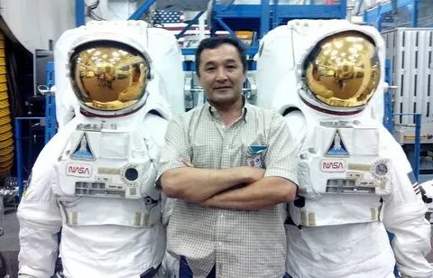 Танға киген қыз ақырын мастурбация жасайды. Жоғары сапалы бейнені қараңыз.