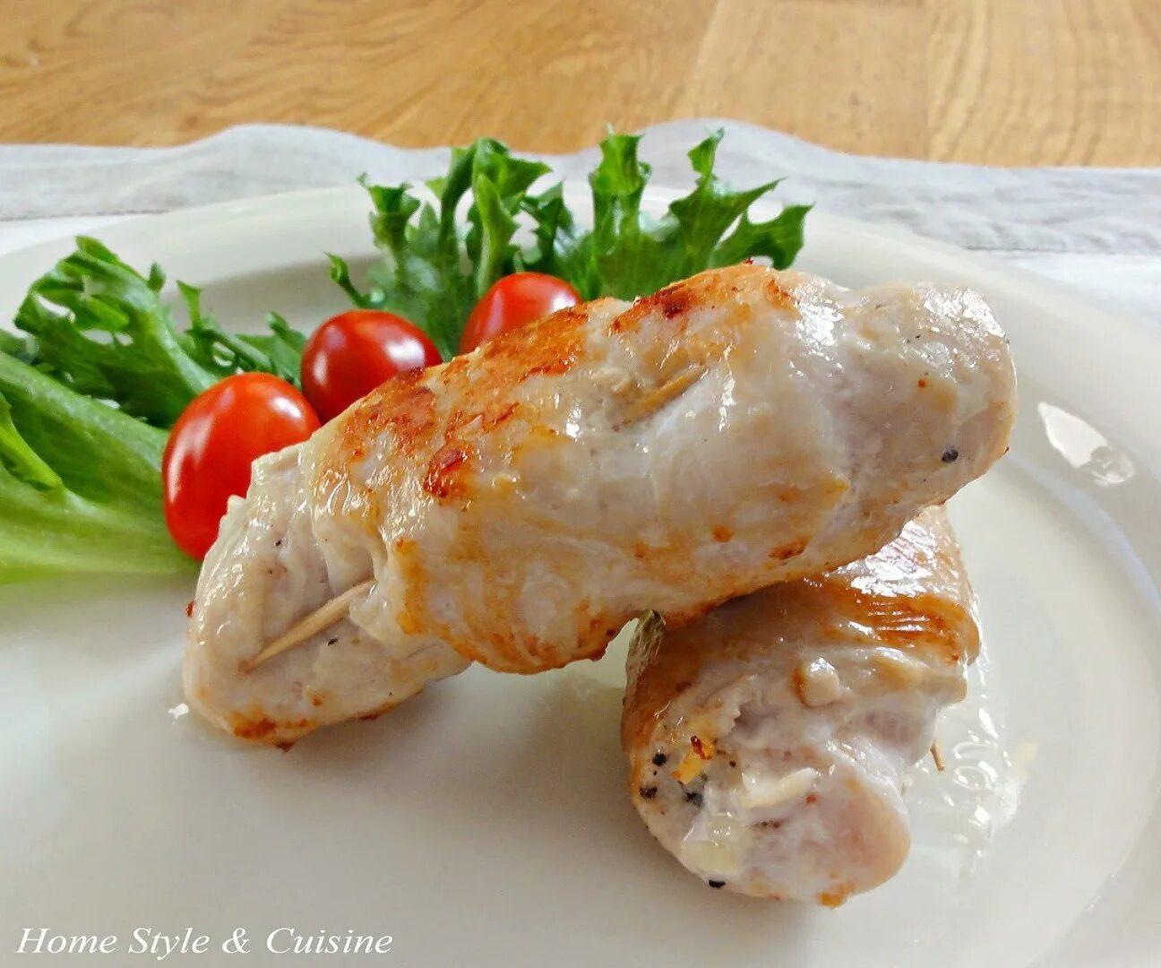 Куриная колбаса в духовке. Рулетики из куриного филе. куриная грудка с чесноком. рулетики из куриной грудки. куриное филе с чесноком.