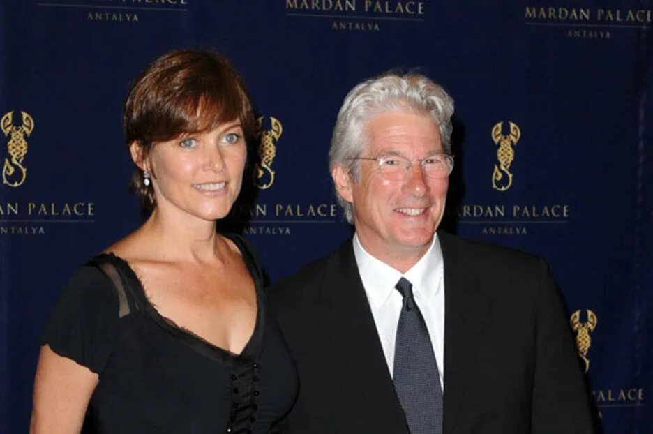 Sets wife. Richard Gere and his wife.