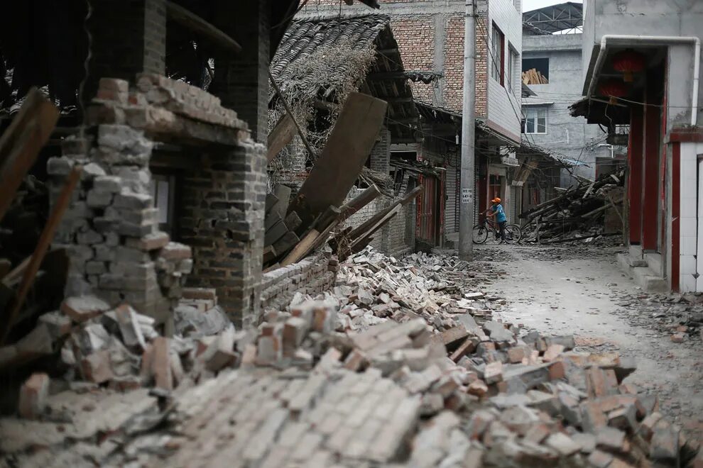 Сычуань землетрясение 2008. Сычуаньское землетрясение. Землетрясение в Китае 2010. Землетрясение в Чэнду 2008 до и после.