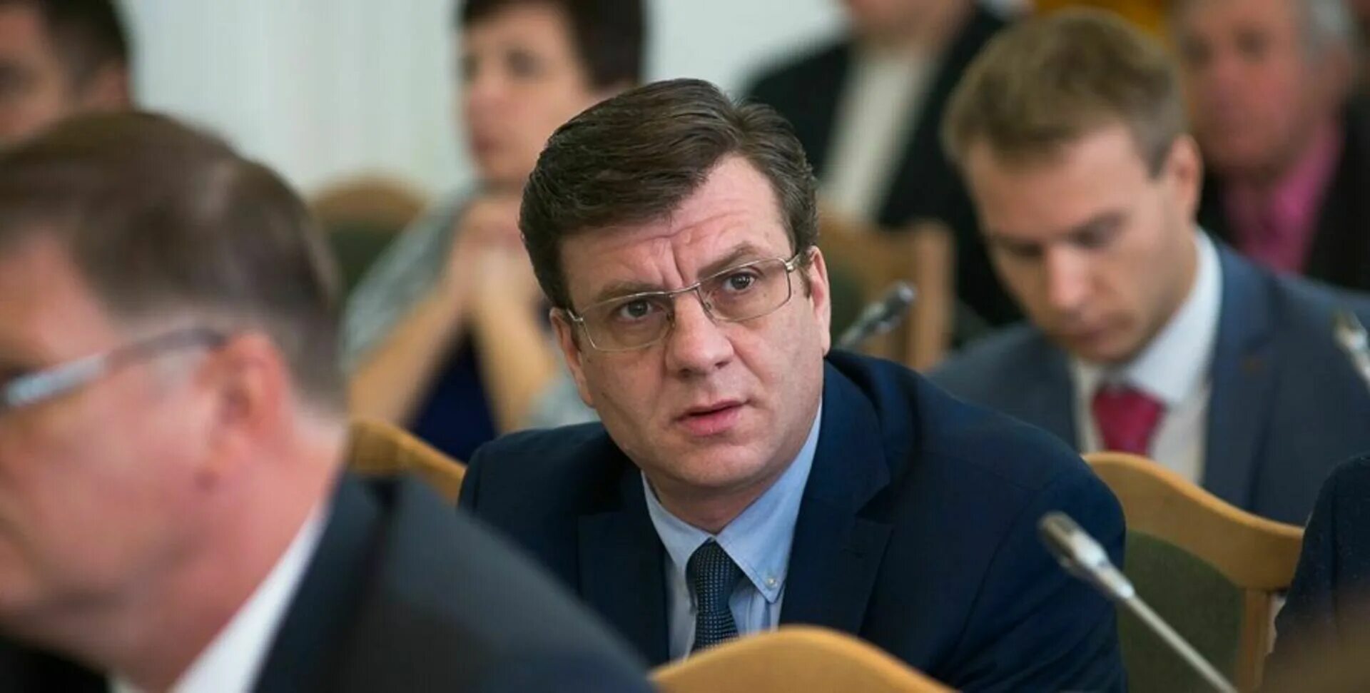 Депутат мураховский омск. Нашелся министр. Мураховский александр григорьевич. Марс бадрутдинов. Мураховский министр здравоохранения.
