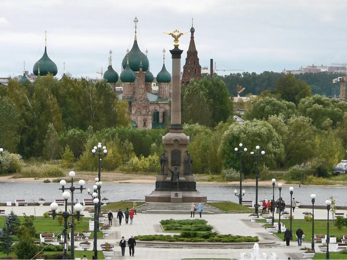 Город ярославль располагается. Парк стрелка Ярославль. Стрелка Ярославль 2022. Ярославская стрелка в Ярославле. Исторический центр Ярославля.