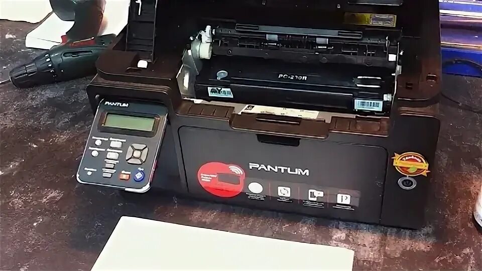 Pantum p2500 кнопки. Pantum 6607nw картридж. Заправка картриджа pantum m6500. Принтер пантум как достать картридж. Pantum m6500 как поменять картридж.