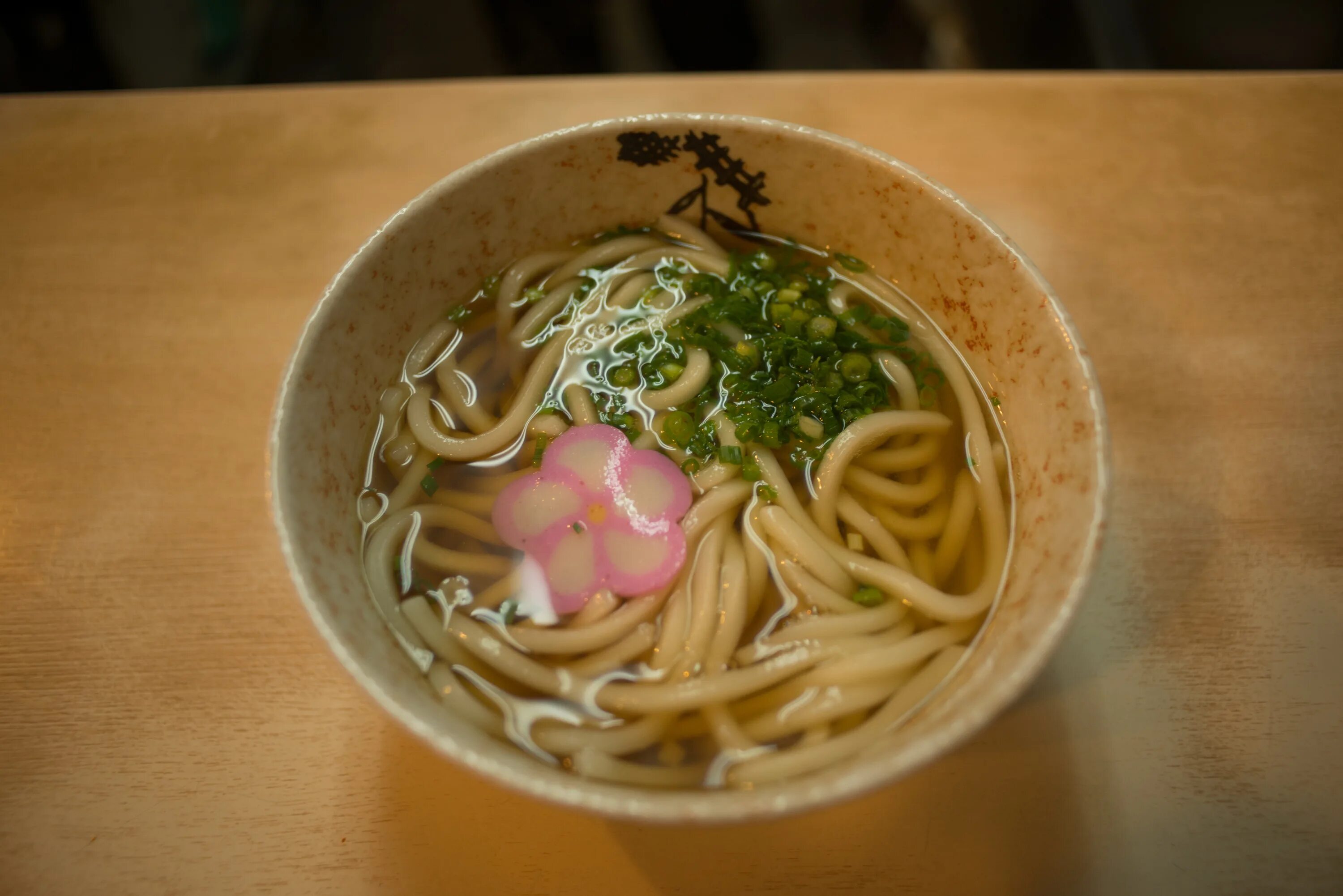 Udon noodle bar. Кансай удон. Удон рамен. Японская лапша удон. Удон лапша Наруто.