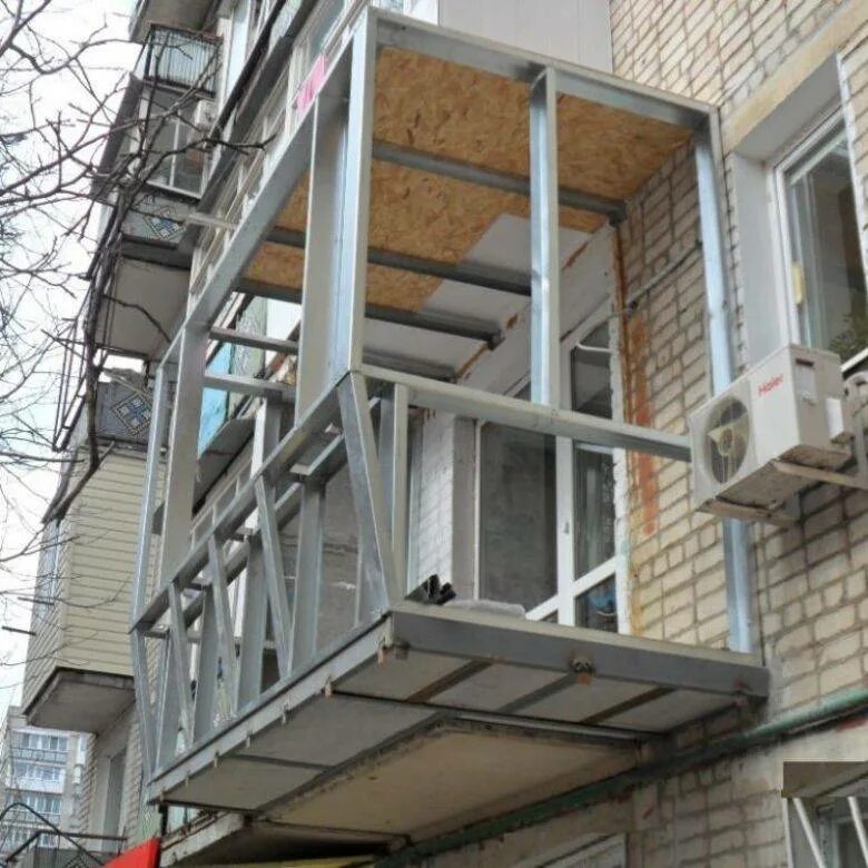 Расширение балкона. Балкон с выносом. Металлическая конструкция балкона. Каркас балкона.