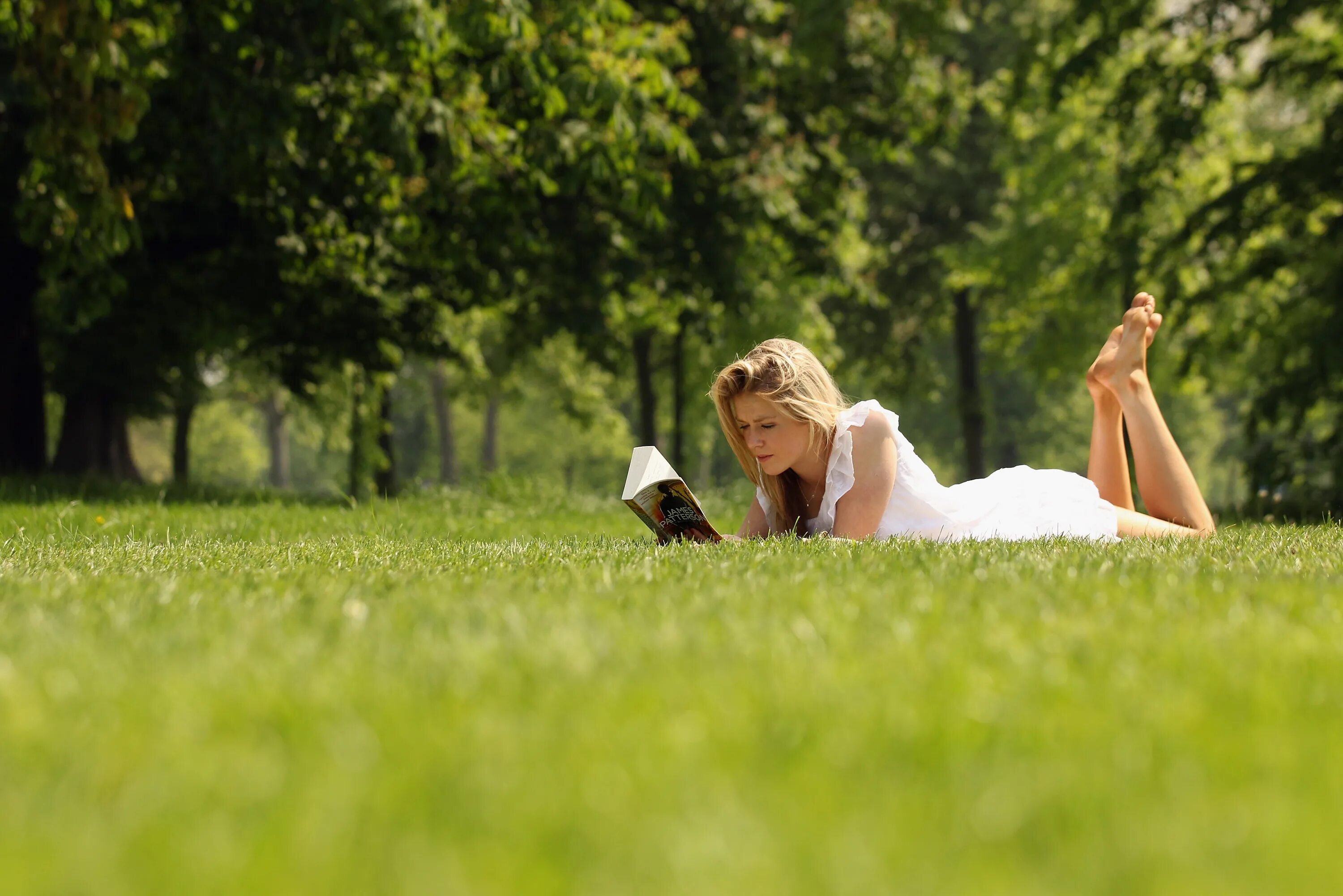 Warm com. Warm weather. It s warm. Sunbathe in Hyde Park. Найкращі вихідні.