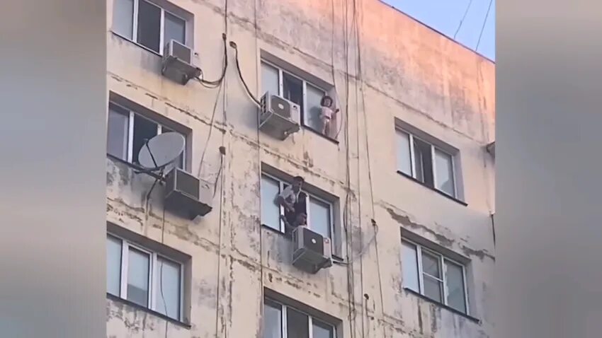 В дагестане девочка упала с балкона