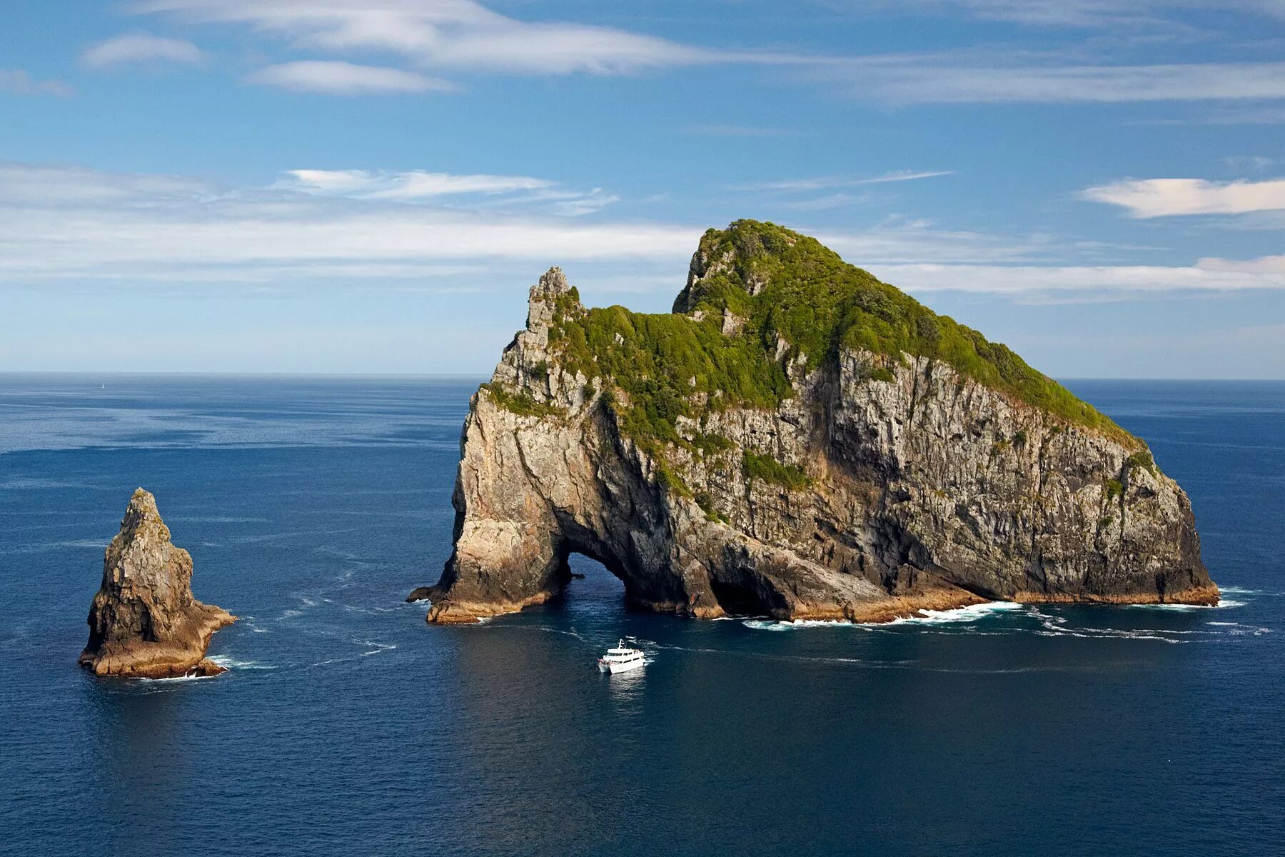 Which part of island of great. Bay of Islands. Новозеландские субантарктические острова новая Зеландия. Неизведанные острова Индонезии. Норт рок Айленд.