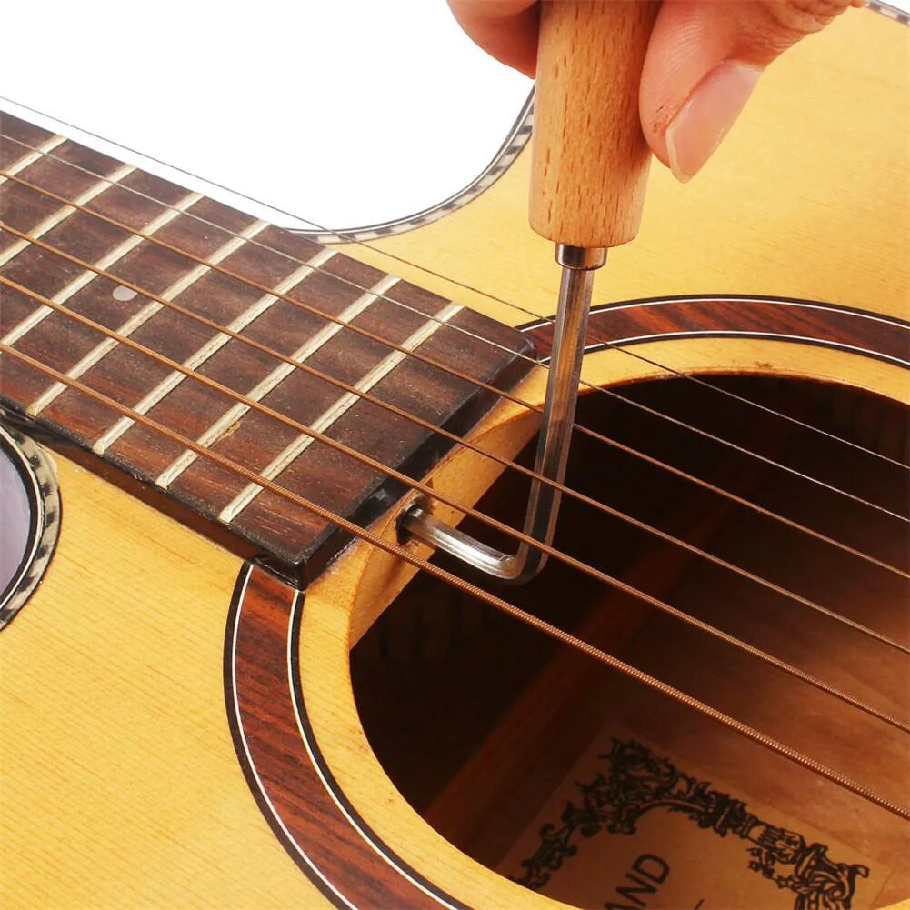 кривизна гитары. кривая электрогитара. гитара акустическая желтая. гриф винтом на электрогитаре. кривая гитара.