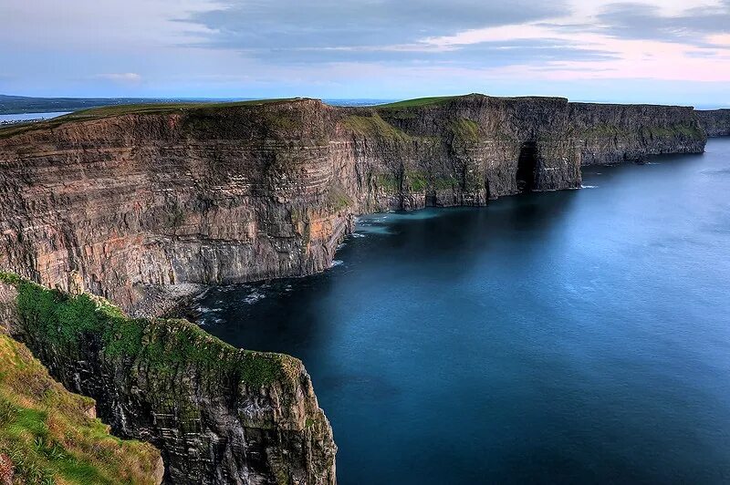 Клиф какого. Скалы мохер, графство Клэр, Ирландия. Утёсы мохер Ирландия. Скалы мохер Ирландия. Cliffs of Moher Ирландия.