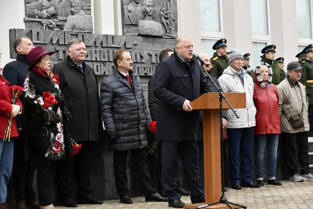 С 5 октября открывают. Открытие памятника. Открытие мемориала в Твери. Памятник комсомолу Тверь. Открыт памятник.