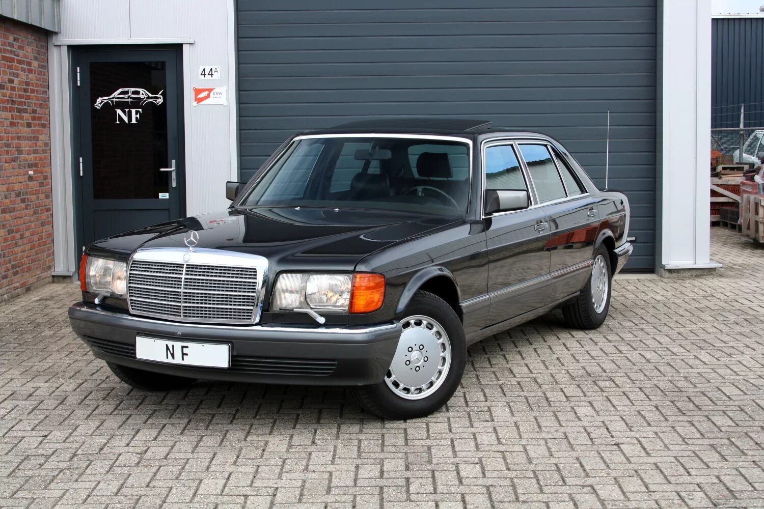 Купить старый мерседес. Mercedes w126. Mercedes-Benz 500 sel w126. Mercedes Benz 126. Mercedes-Benz w126 560 sel.