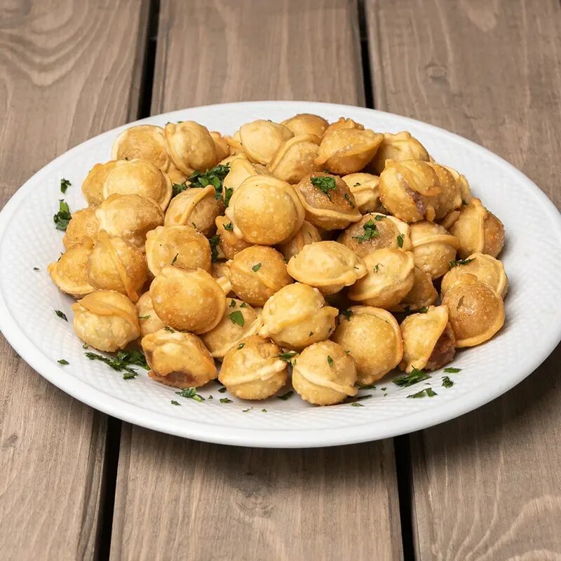 Жареные пельмени на сковороде: 20 очень вкусных рецептов