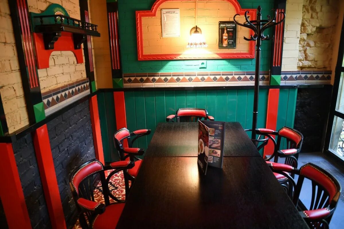 Бар harat's pub. Харатс бар брянск. Хардс паб. Харатс паб братск. Ирландский паб harat's москва.