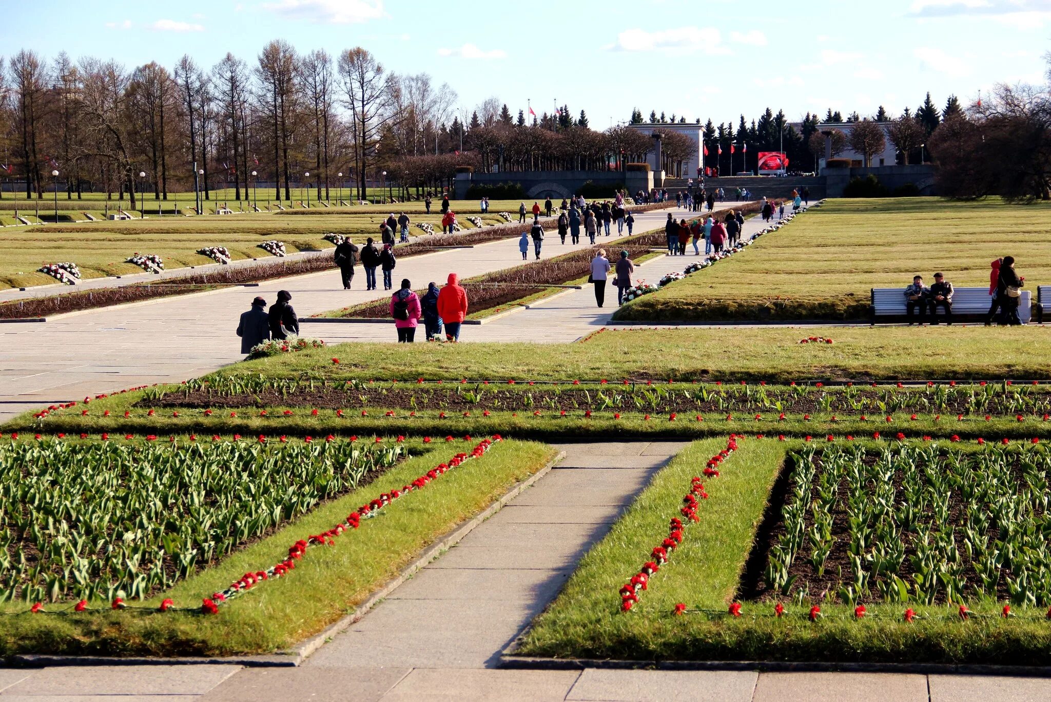 Пискарёвское мемориальное кладбище. Мемориал на Пискаревском кладбище. Ленинград Пискаревское мемориальное кладбище. Пискаревское кладбище Братские могилы.