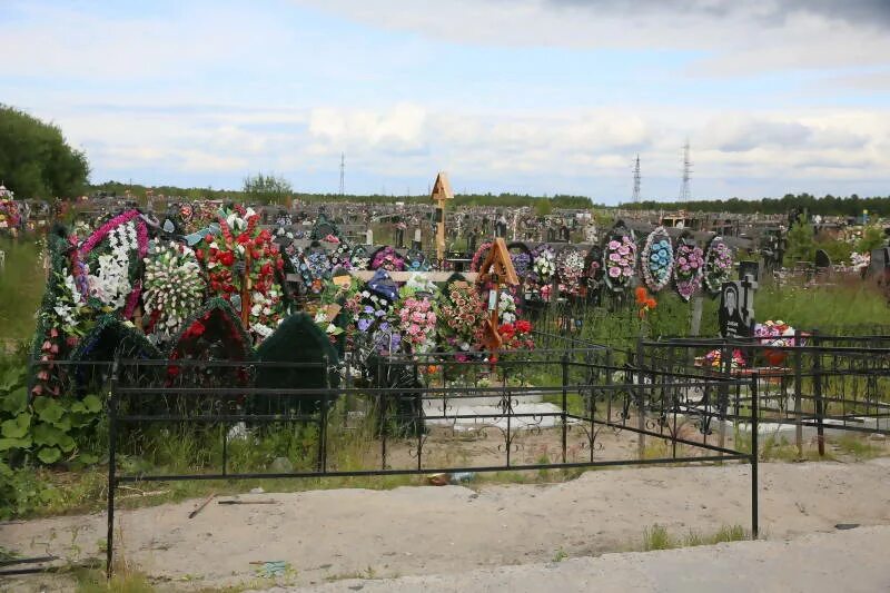 Архангельск похоронен. Кладбище Жаровиха Архангельск. Кладбище Валдушки в Архангельске. Маймаксанское кладбище Архангельск. Кладбище Новоталицы Иваново.