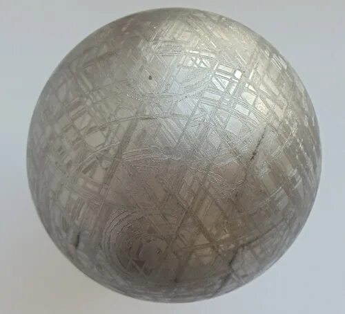 Полированный метеорит. Метеорит фукан. Каменный палласит. Метеорит железный круглый. Шар метеорит.