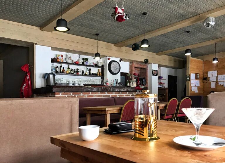 Кафе бизон домбай. Альпин хаус домбай. Старый клен домбай гостиница. Базилик домбай меню. Базилик домбай.