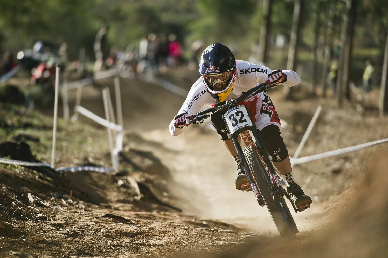 Race over. Даунхилл ред Булл. MTB соревнования. МТБ соревнования. Соревнования ред Булл МТБ.