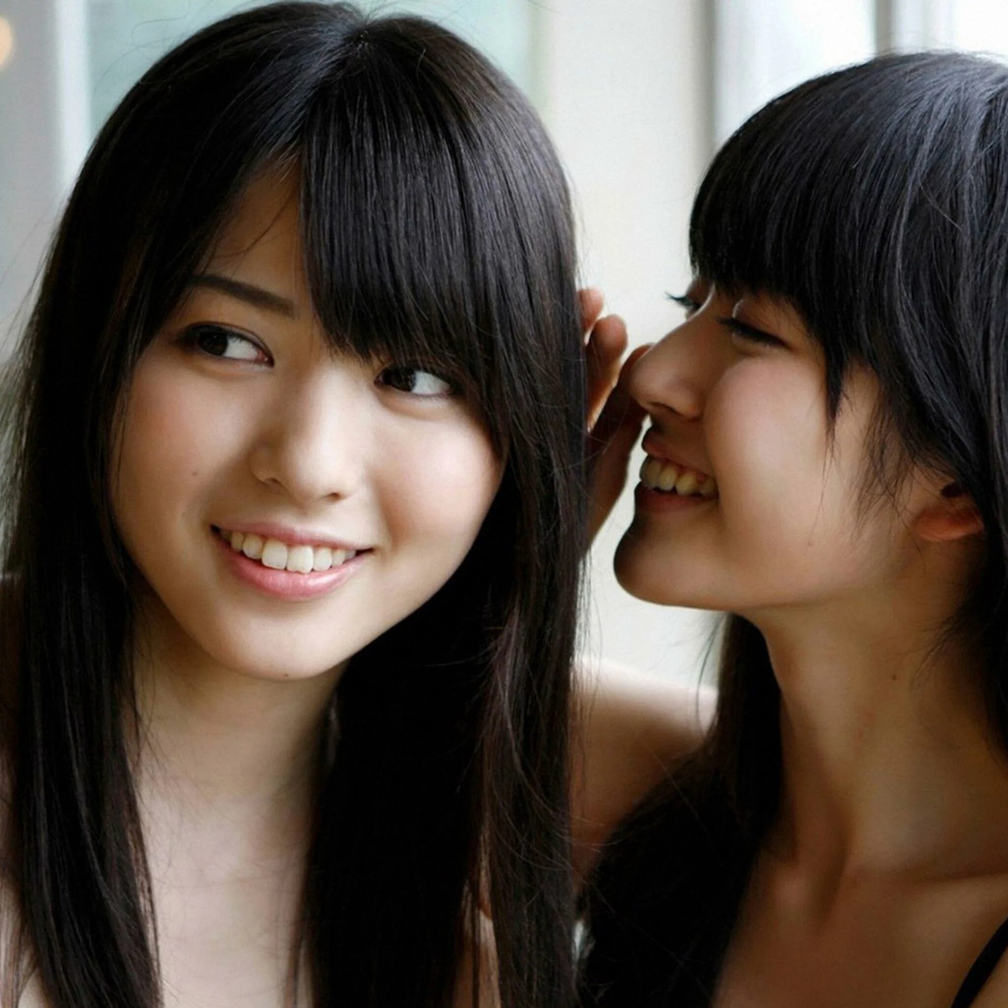 Яркие подруги. Артур и джон рдр 2. Две женщины улыбаются. Me and my girlfriend 2. Группа fifth harmony купальник.