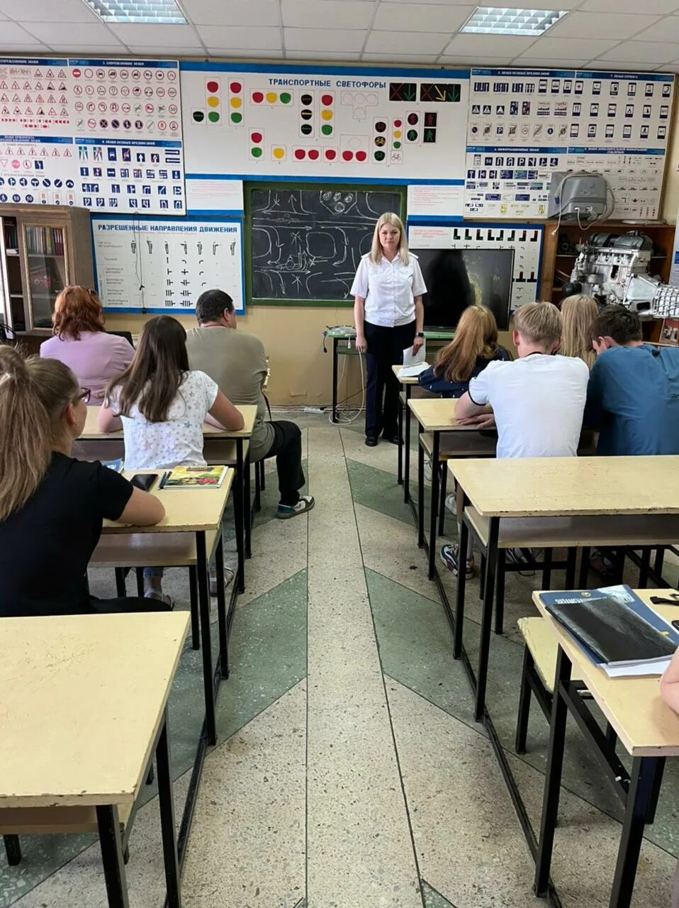 Зима в городе ртищево. Маркс досааф автошкола. Учебный класс автошколы с учениками. Досааф автошкола измайлово. Ртищево досааф фото с камеры.