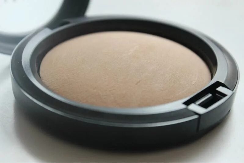 Пудра Mac Mineralize Skinfinish Medium. Пудра Mac Mineralize Skinfinish natural Medium. Пудра Mac Mineralize Skinfinish natural Medium Plus. Mac минеральная пудра Mineralize Skinfinish natural Medium Plus.