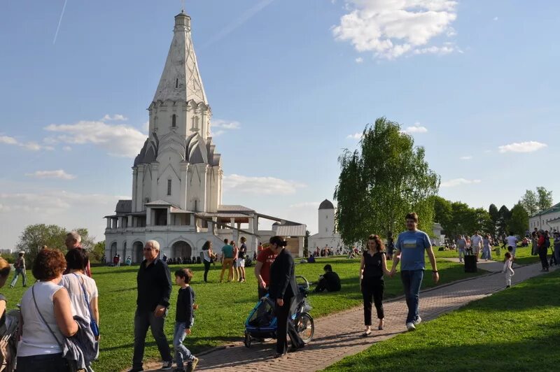 Сегодня в коломенском парке. Коломенское музей-заповедник Ярмарочная площадь. Парк Коломенское Ярмарочная площадь. Парк музей Коломенское. Коломенское музей-заповедник балаганная площадь.