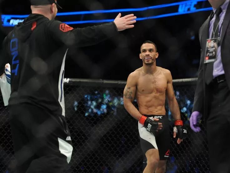 Роб фонт кайлер филлипс. Роб фонт. фонт юфс. роб фонт фото. rob font ufc.