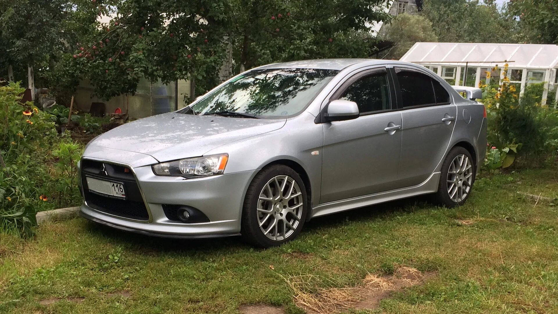 Mitsubishi Lancer 10 серебристый. Лансер 10 серебристый. Лансер 10 2.0. Мицубиси Лансер 10 2008 серебристый.