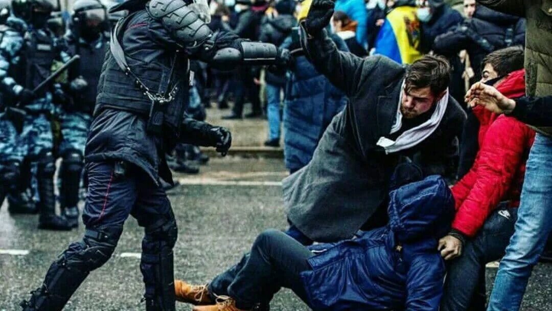 Открытое неповиновение. Открытое неповиновение. Протесты на дворцовой площади. Открытое неповиновение. Гражданское неповиновение.