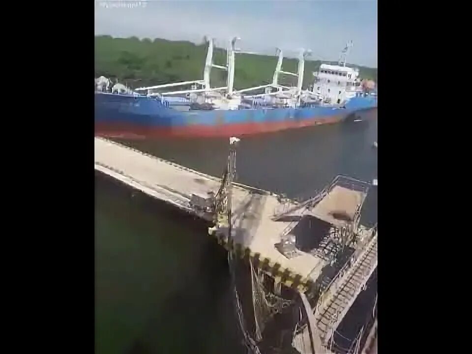 Пароход снес мост