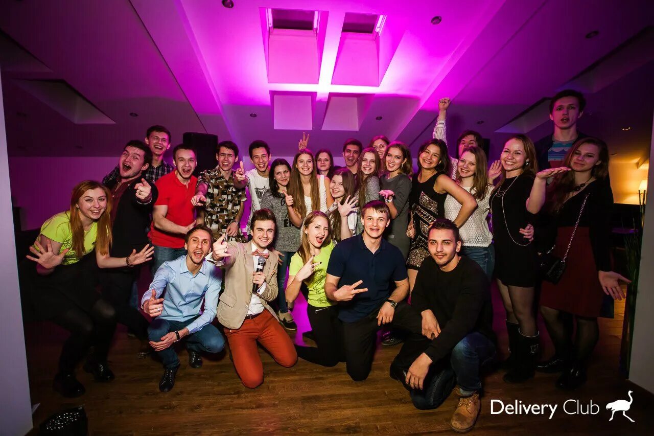 Офис клаб москва. Вывеска coral club. Офис клуб. Офис деливери клаб. Курьер деливери клаб.