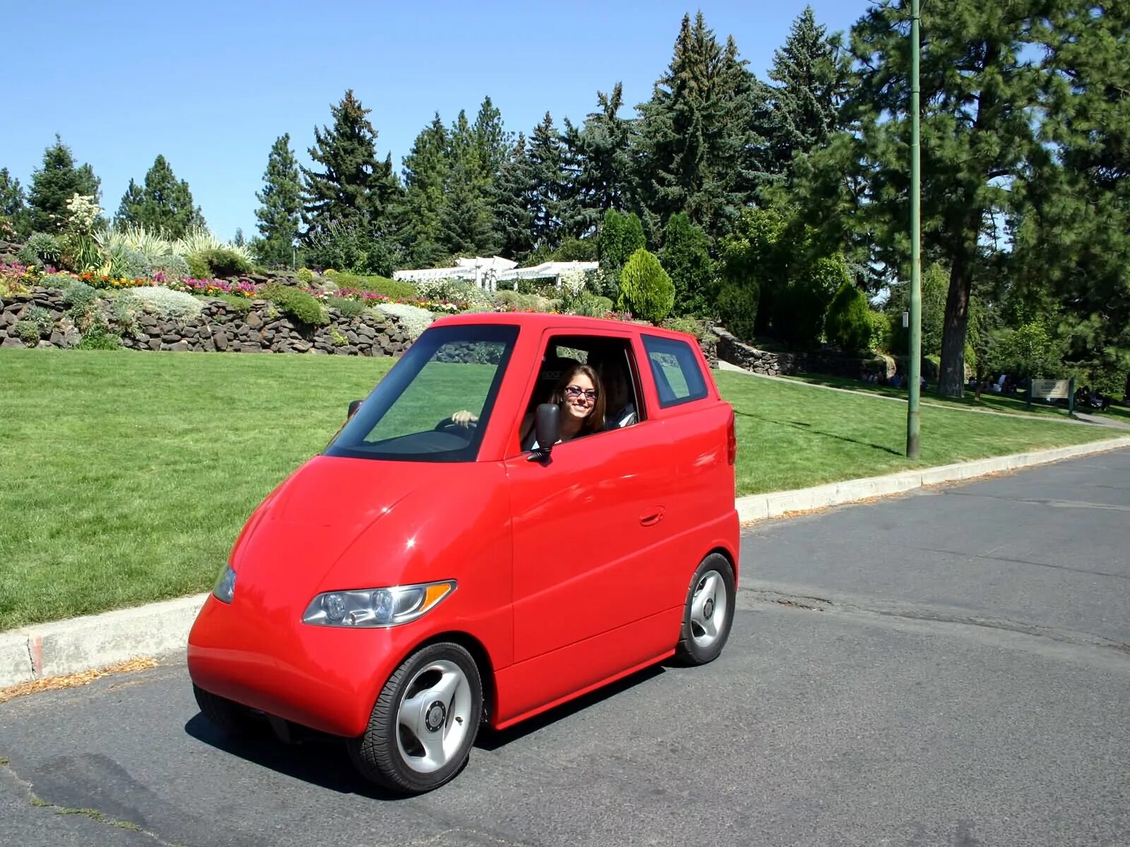 Самый низкий автомобиль в мире. Tango t600. Бугатти вейрон 2008. Тонкая машина. Фольксваген гибрид xl1.