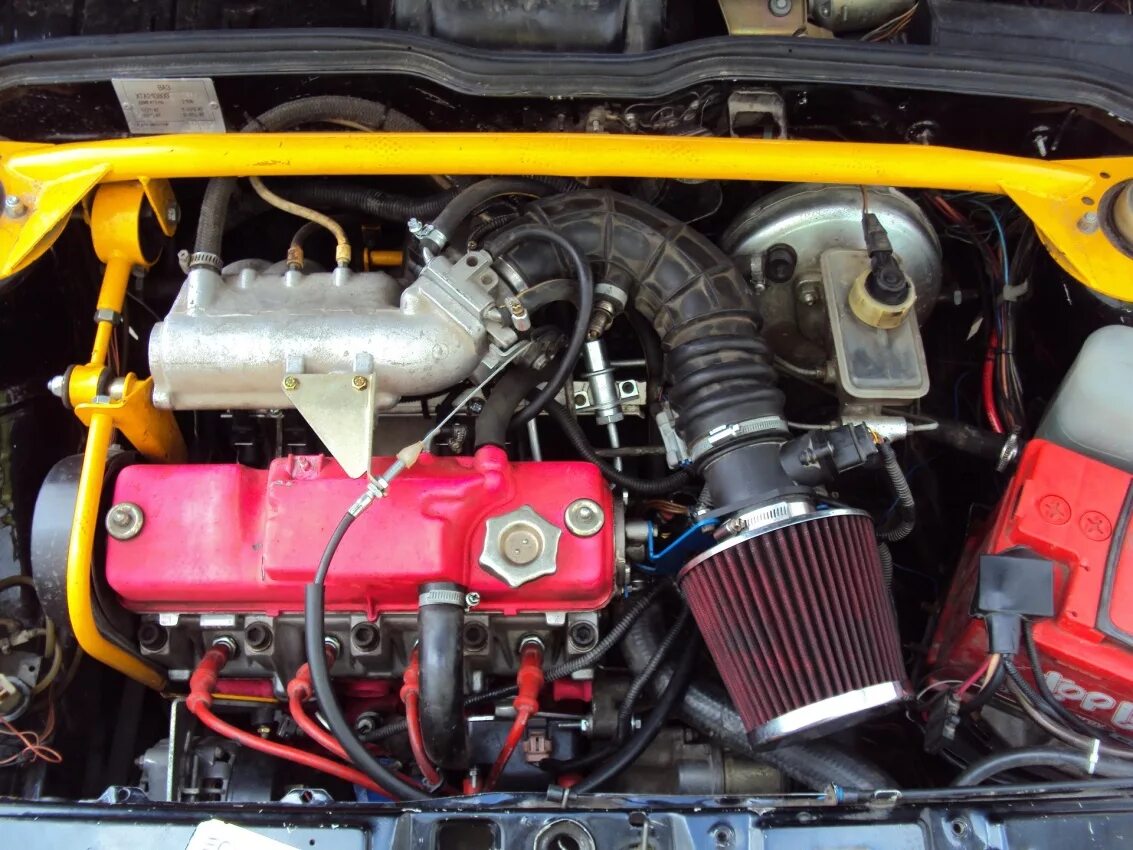 Injector dynamics 850сс желтые. Инжектор двигатель. Форсунки evo x. Инжекторная машина. Инжектор автомобильный устройство и принцип работы.