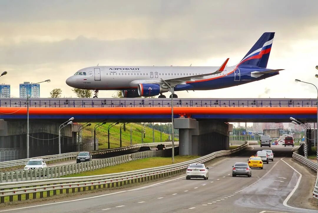 Airport road. Взлетная полоса в Шереметьево мост. Авиамост в Шереметьево. Мост для самолетов в Шереметьево. Аэропорт Шереметьево 2010.