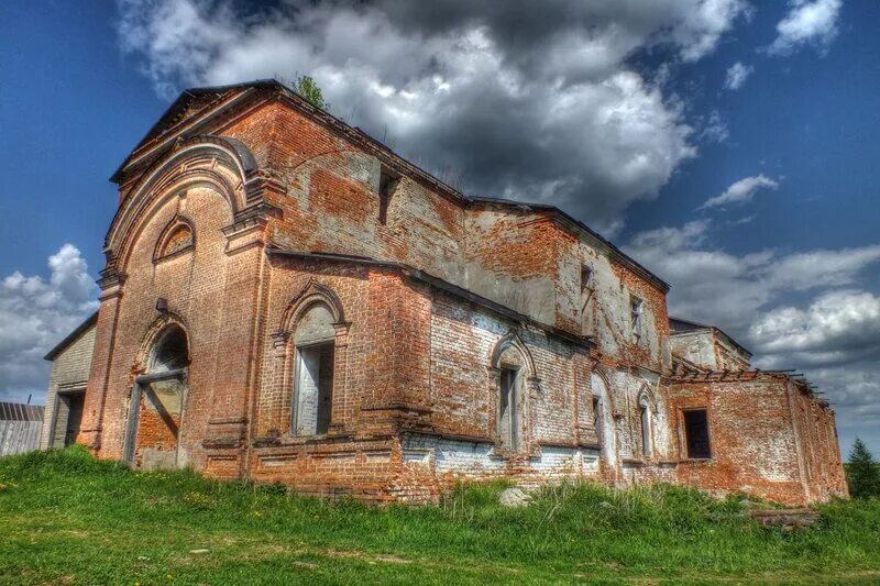 Юг пермский район. Посёлок юг пермский край. Поселок юг руины пермь. Гора благодать пермский край поселок юг. Юго-камский пруд.