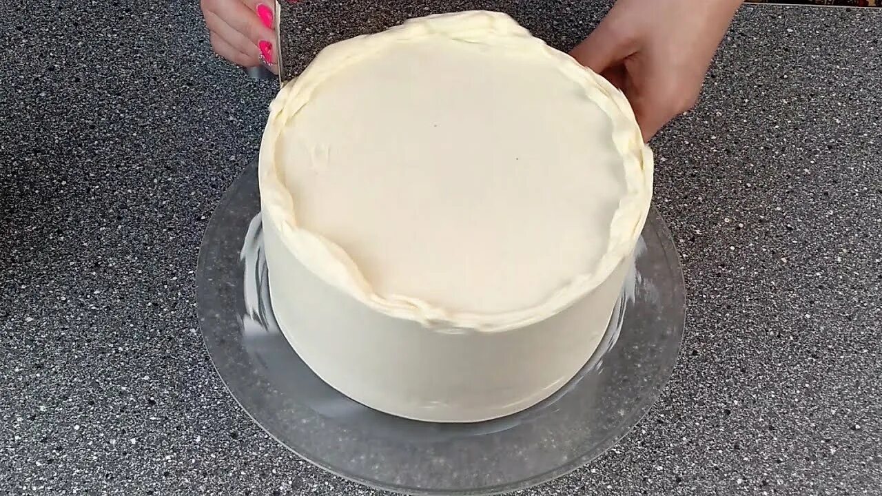 Выравнивание белым шоколадом. Белый крем для торта для выравнивания. Стабильный крем для покрытия торта. Стабильный крем для выравнивания торта. Стабильный крем для выравнивания и декорирования торта.