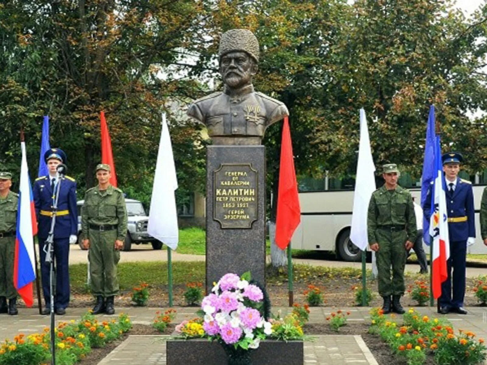 Холмский муниципальный район. Холм Новгородская область площадь Победы. Город холм Новгородской области. Памятник в Холме Новгородской области. Город холм мемориал.