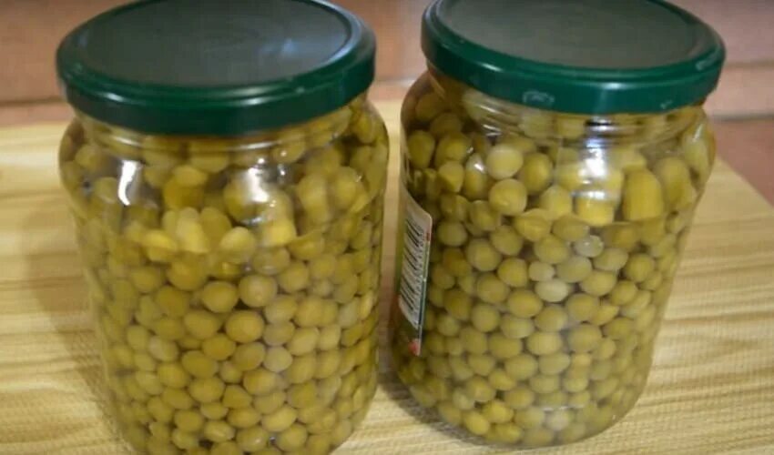 Заготовки на зиму консервированный горошек. Зеленый горошек на зиму. Маринованный зеленый горошек. Зеленый горошек на зиму. Зелёный горошек консервированный.