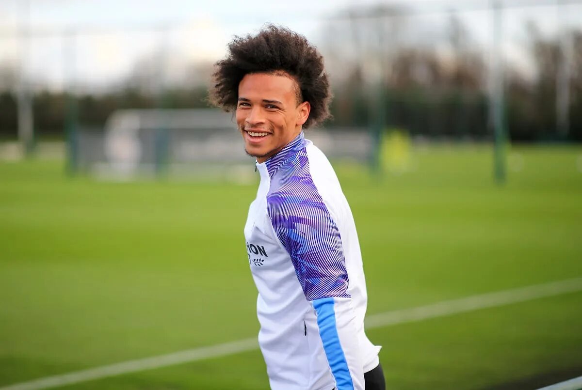 Сане футболист Бавария. Лерой Сане Бавария. Leroy Sane футболист. Лерой Сане Манчестер Сити.