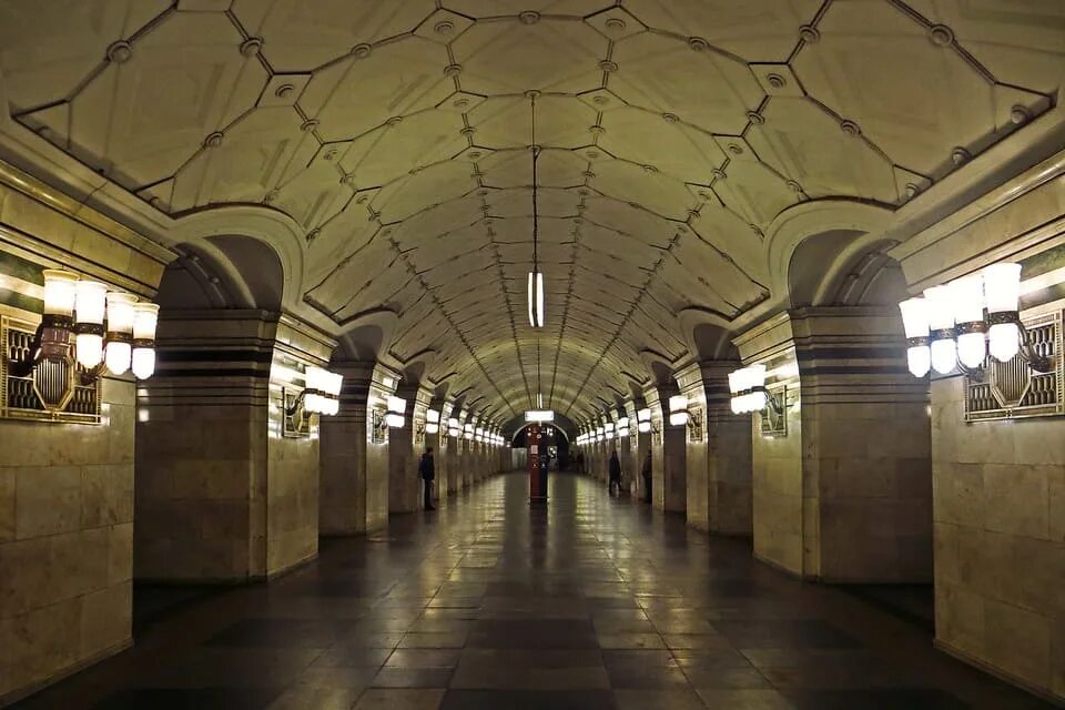 Файл:Metro SPB Line5 Sportivnaya View from Lower Hall.jpg - Википедия