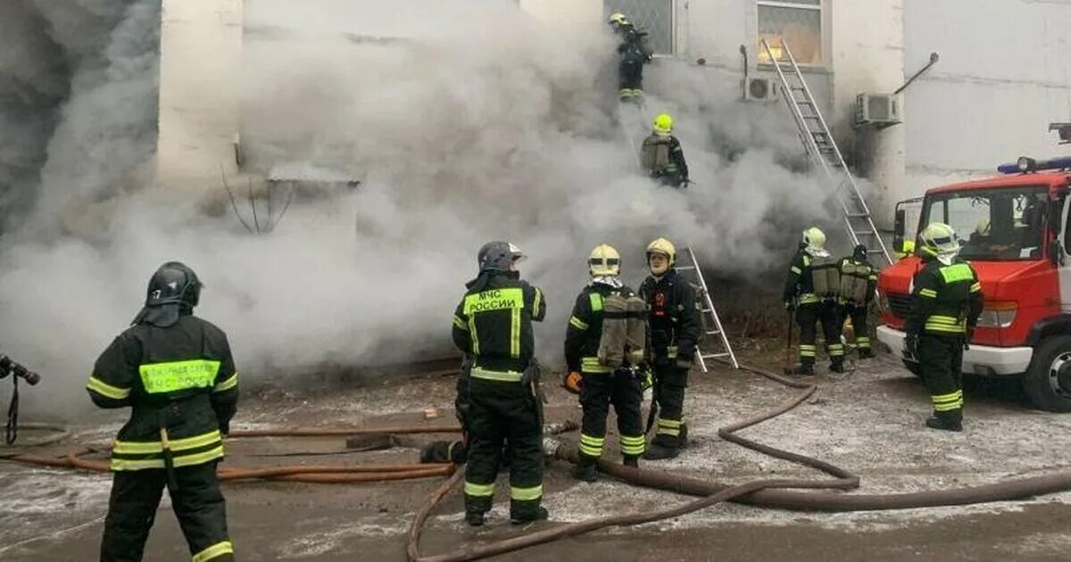 Пожар в новый год. Пожар в гостинице вечный зов в москве. Пожар юго восток. Пожар на бережковской набережной 20. Пожар на никитском бульваре в москве.
