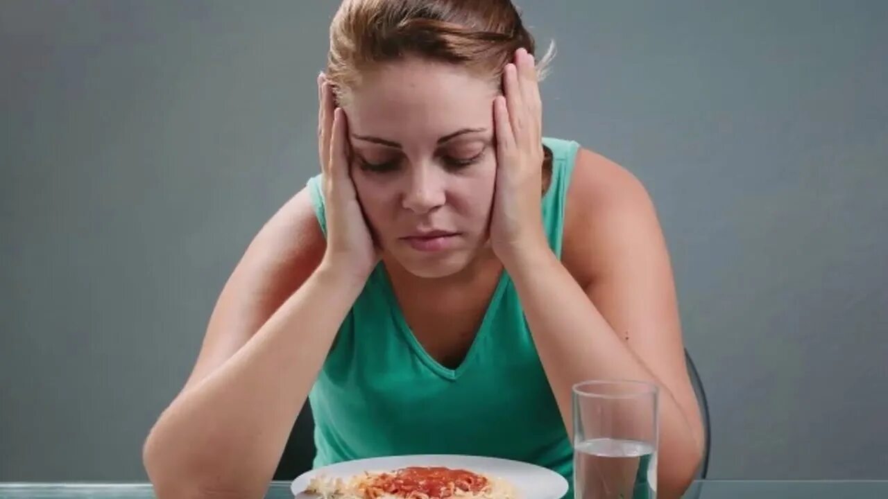 Постоянная изжога с отрыжкой. Чувство тошноты после жирного. Неправильное питание. Рвота при заболеваниях желудка. Отрыжка и рвота кислым.