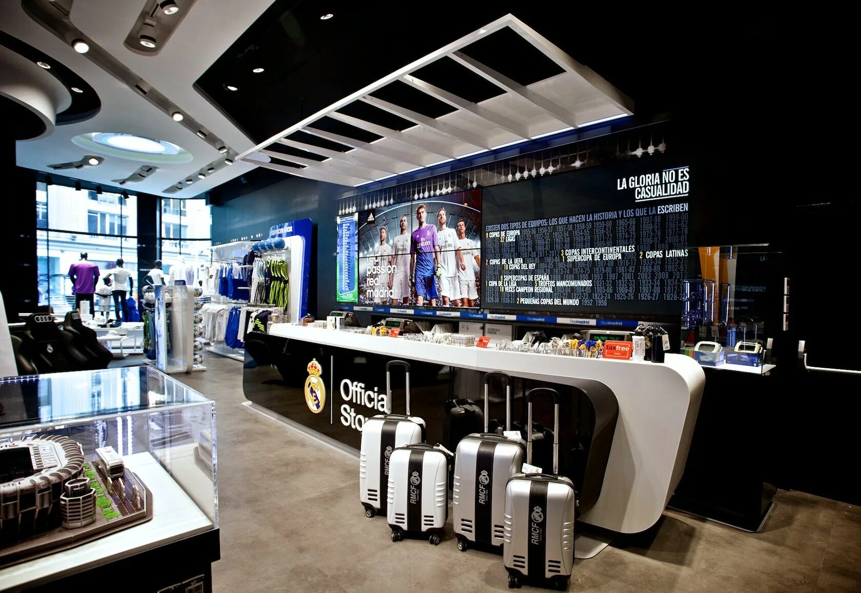 Real магазин в германии. Really store. Real madrid store. Really store. Really store.