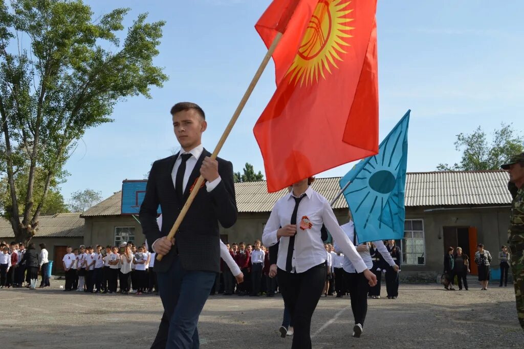 Беловодское киргизия. Первомайская школа Беловодск. Беловодск Кыргызстан. Школа в Беловодске. Первомай Кыргызстан.